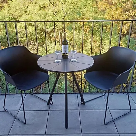 Apartmán Luxury Studio With A Balcony Inspired By Nature